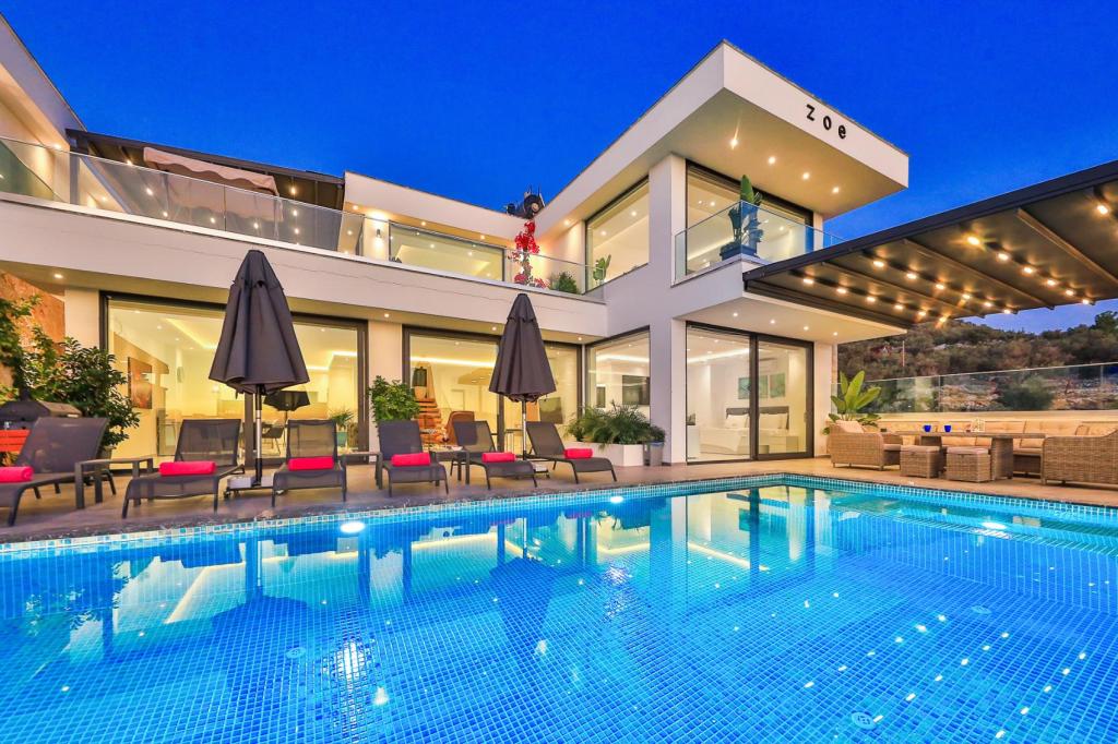 Villa Zoe in Kalkan, 3 Schlafzimmer, privater Pool, Jacuzzi und Meerblick, modernes und komfortables Design, ideal für Familien, zuverlässige Villenvermietung in Kalkan.
